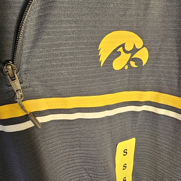 Champion Iowa Hawkeyes Long Sleeve Pullover Men's Size Small NWT - Picture 10 of 10